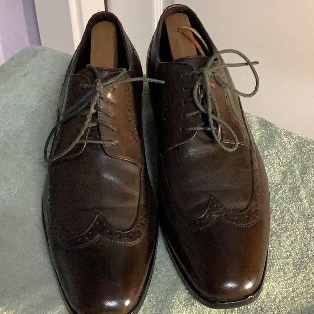 Men’s Hugo Boss leather Brown wingtip dress shoes size 12